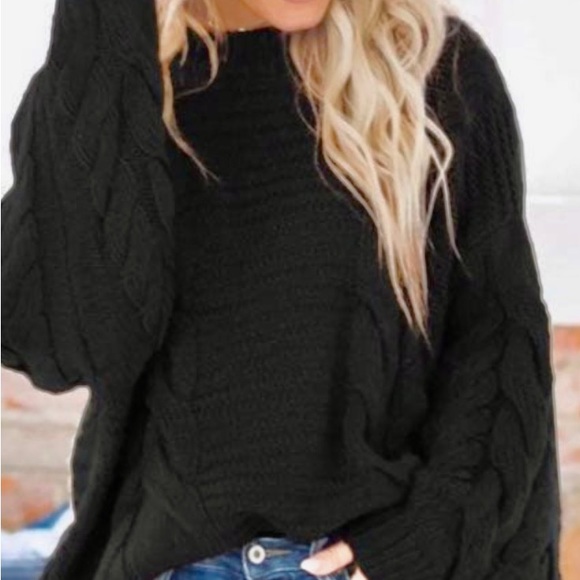 NIB BLACK OVERSIZED CABLE KNIT SWEATER - Picture 5 of 10